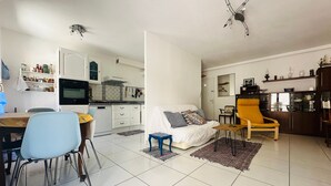 TV - Port-Vendres - 3* T2 Apartment with Air Conditioning, Parking, Port View (Port-Vendres)