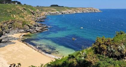 Independent house with direct beach access