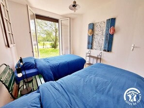 3 chambres, bureau, Wi-Fi gratuit, draps fournis