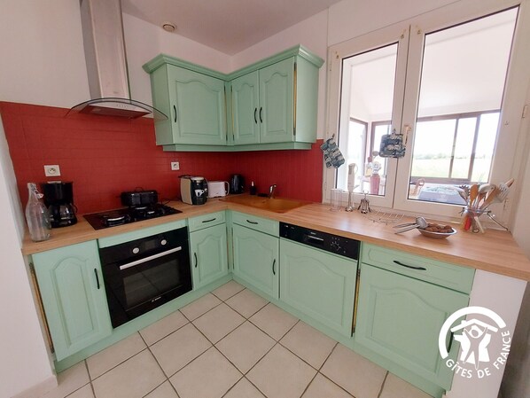 Réfrigérateur, micro-ondes, four, lave-vaisselle