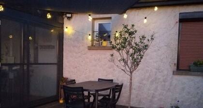 Charmant GĂźte Ă la Campagne avec VĂ©randa, Babyfoot, & RandonnĂ©es â IdĂ©al Familial!