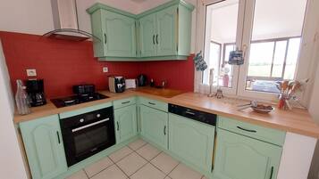 KylskÄp, mikrovÄgsugn, ugn och diskmaskin