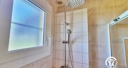 Charming Countryside Retreat with Modern Amenities, Babyfoot, and Nearby Leisure Activities