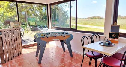 Charming Countryside Retreat with Modern Amenities, Babyfoot, and Nearby Leisure Activities
