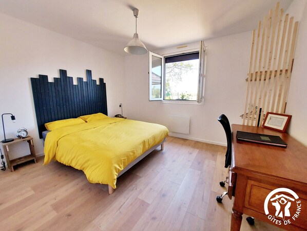 3 bedrooms, desk, free WiFi, bed sheets
