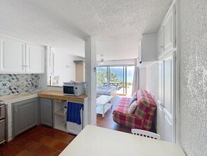 Interior - Seaside studio, ground floor, beach access (Bormes-les-Mimosas)
