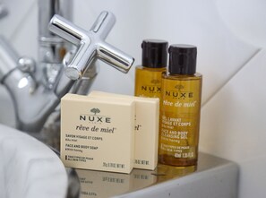 Doccia, asciugacapelli, bidet, asciugamani