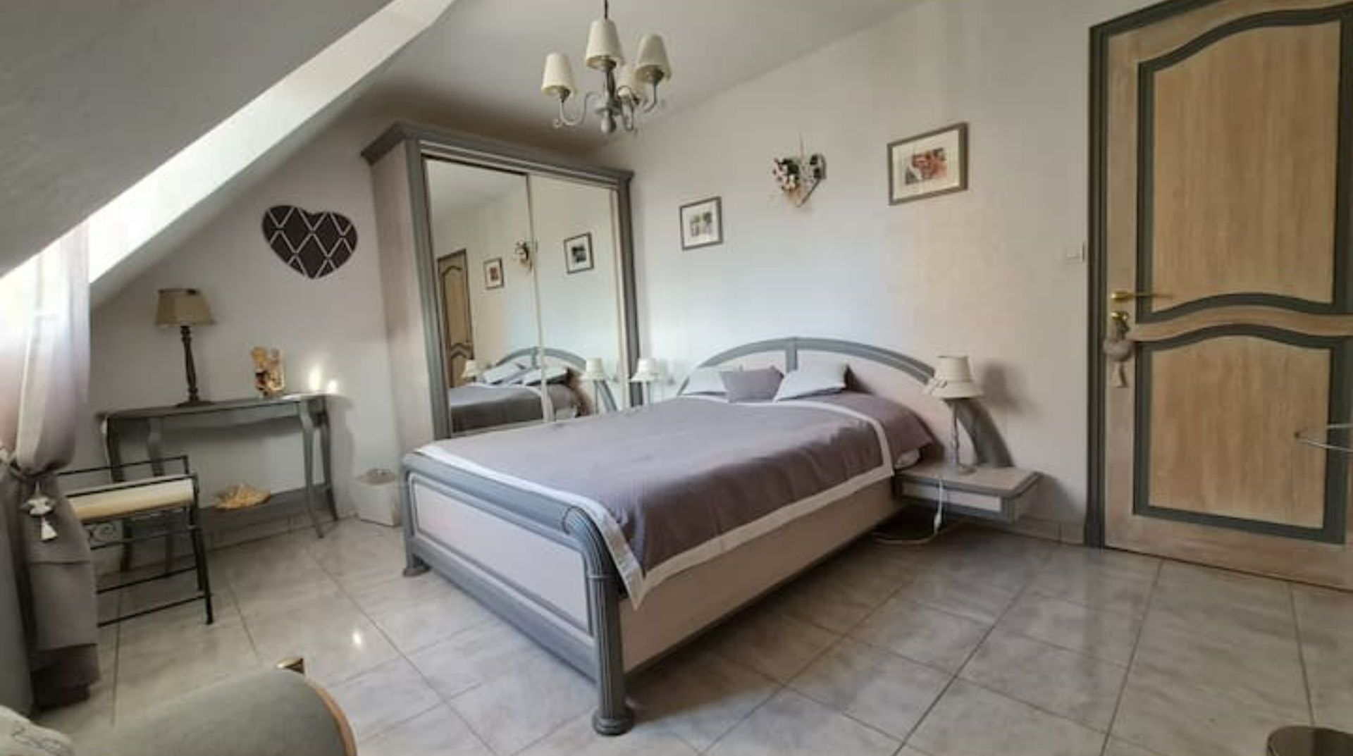 1 bedroom, travel crib, WiFi