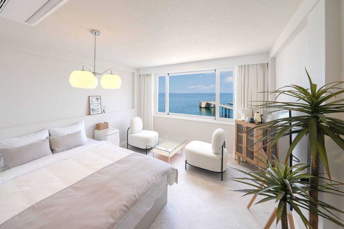 Deluxe Room | Premium bedding, down comforters, individually decorated