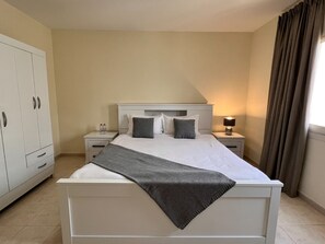 1 chambre, fer et planche à repasser, Wi-Fi, literie fournie
