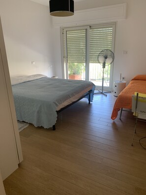 1 bedroom, WiFi, bed sheets - 1 Bedroom Apartment in Roseto degli Abruzzi (Roseto degli Abruzzi)