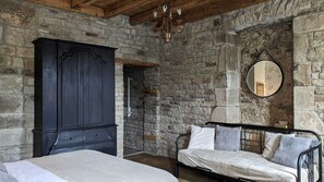 Superior tweepersoonskamer | Luxe beddengoed, pillowtop-bedden, individueel gedecoreerd