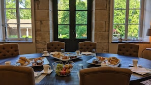 Dagelijks continentaal ontbijt inbegrepen