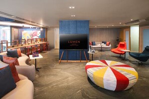 32-inch Smart TV with cable channels - Lumen Bangkok Udomsuk Station (Bangkok)