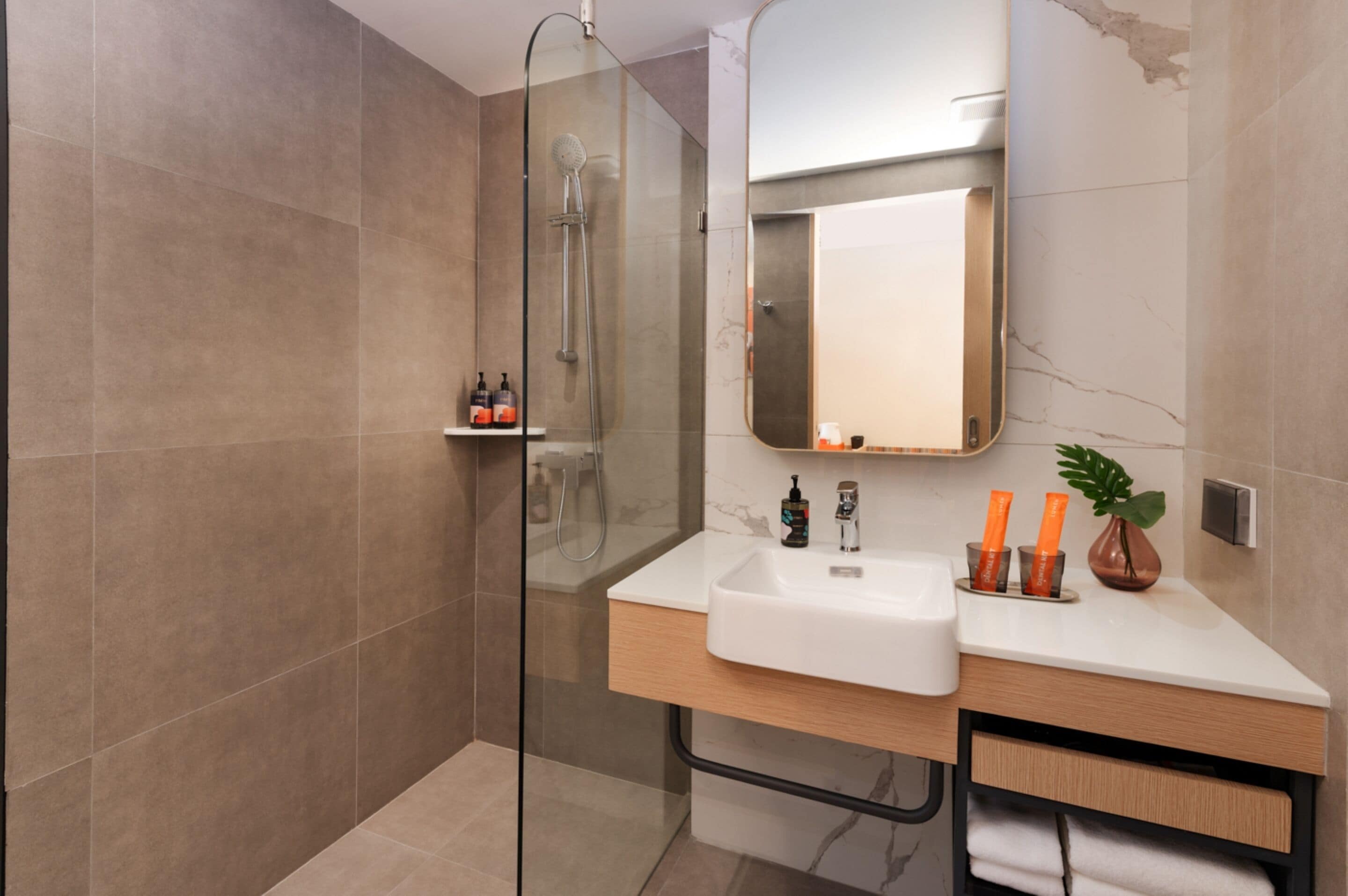 Foto - Lumen Bangkok Udomsuk Station