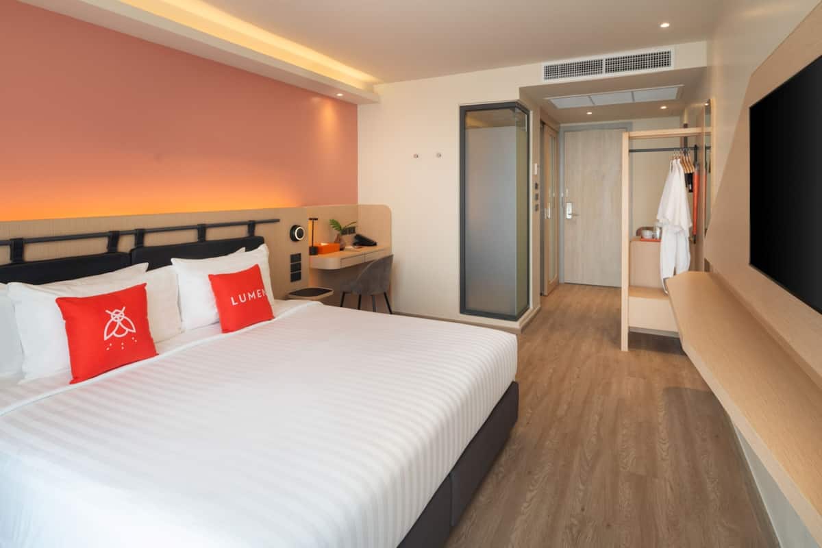 ตู้นิรภัยในห้องพัก, โต๊ะทำงาน, ห้องเก็บเสียง, Wi-Fi ฟรี