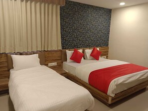 Quarto triplo luxo | Escrivaninha, Wi-Fi de cortesia