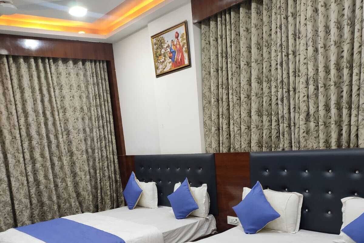 Deluxe Triple Room | Desk, free WiFi