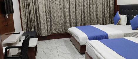 Habitació triple Deluxe | Escriptori i wifi gratuïta