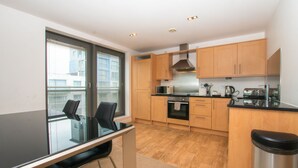 Apartment | In-room dining - Blue Harbour Apartments (Edinburgh)