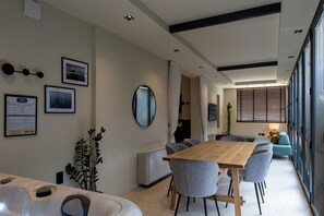 Deluxe Penthouse, 2 Bedrooms | Egyptian cotton sheets, premium bedding, memory foam beds, in-room safe
