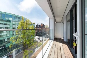 Property grounds - PBC | Two Bed with Balcony JT2 (London)