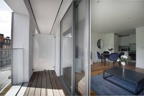 Outdoor dining - PBC | Two Bed with Balcony JT2 (London)
