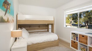 3 slaapkamers, een strijkplank/strijkijzer, reisbedje, gratis wifi