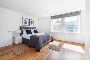 2 bedrooms - PBC | One Bedroom Apartment with Balcony JT6 (London)