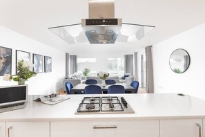 Interior - PBC | Three Bedroom Apartment with Balcony JT7 (London)