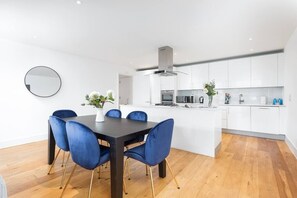 Dining - PBC | Three Bedroom Apartment with Balcony JT7 (London)
