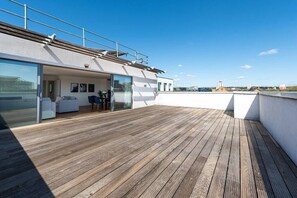 Terrace/patio - PBC | Three Bedroom Apartment with Balcony JT9 (London)