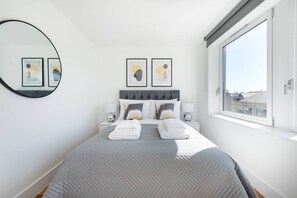 3 bedrooms - PBC | Three Bedroom Apartment with Balcony JT9 (London)