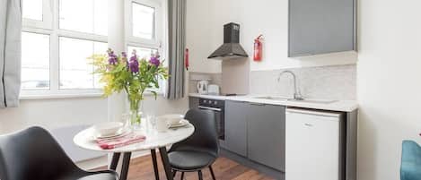 Fridge, oven, stovetop, toaster