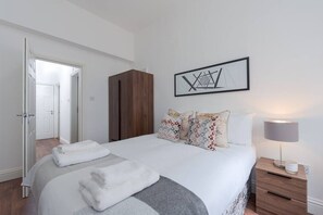1 bedroom - PBC | One Bed Apartment Earl's Court 121 EC2 (London)