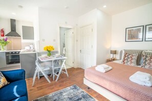 1 bedroom, iron/ironing board, free WiFi