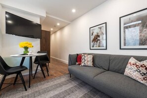 Living area - PBC | One Bed Earl's Court ECC3 (London)