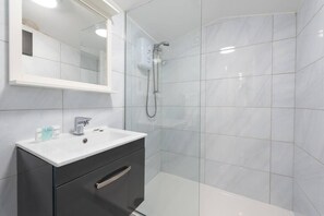 Hårføner og håndklær