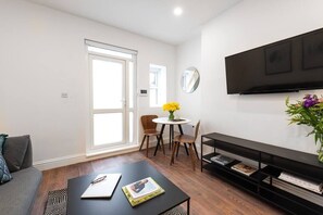 Living area - PBC | One Bed Earl's Court ECD4 (London)