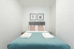 1 slaapkamer, een strijkplank/strijkijzer, gratis wifi, beddengoed