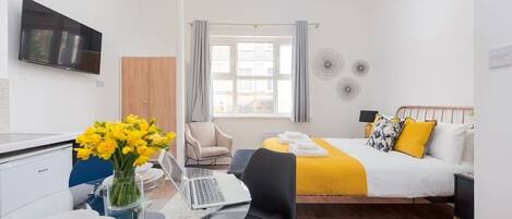 1 室のベッドルーム、アイロン / アイロン台、WiFi (無料)