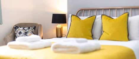 1 dormitorio, tabla de planchar con plancha, wifi gratis y ropa de cama