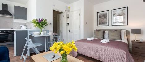 1 chambre, fer et planche à repasser, Wi-Fi gratuit, draps fournis