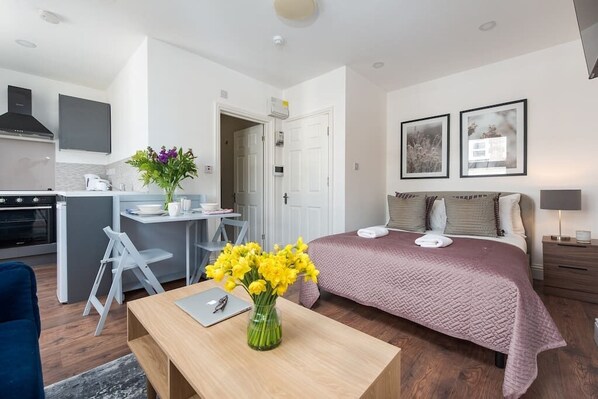 1 bedroom, iron/ironing board, free WiFi, bed sheets - PBC | Studio Apt - Earl's Court 119 - EC8 (London)