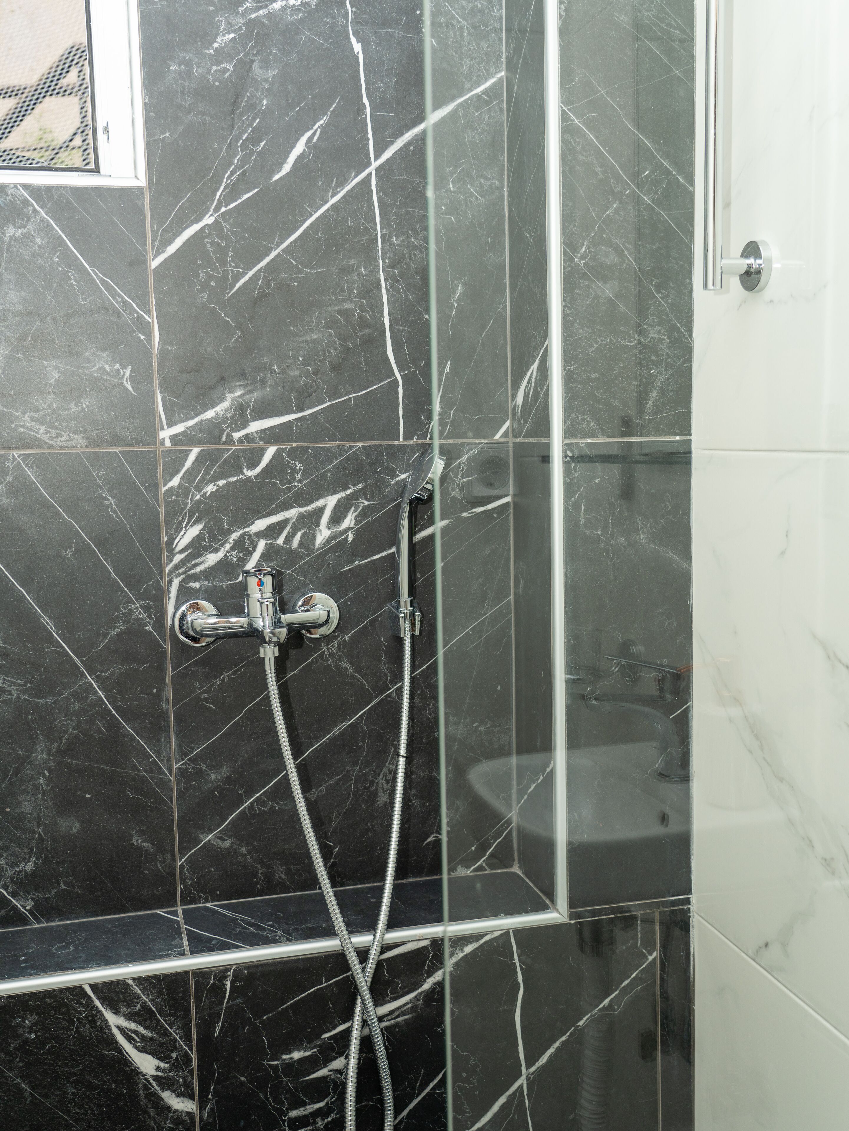 business apartment, 1 double bed, non smoking, private bathroom | bathroom | shower, hair dryer, towels, soap