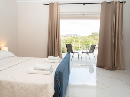 Deluxe Apartment | 1 bedroom, blackout drapes, soundproofing, iron/ironing board