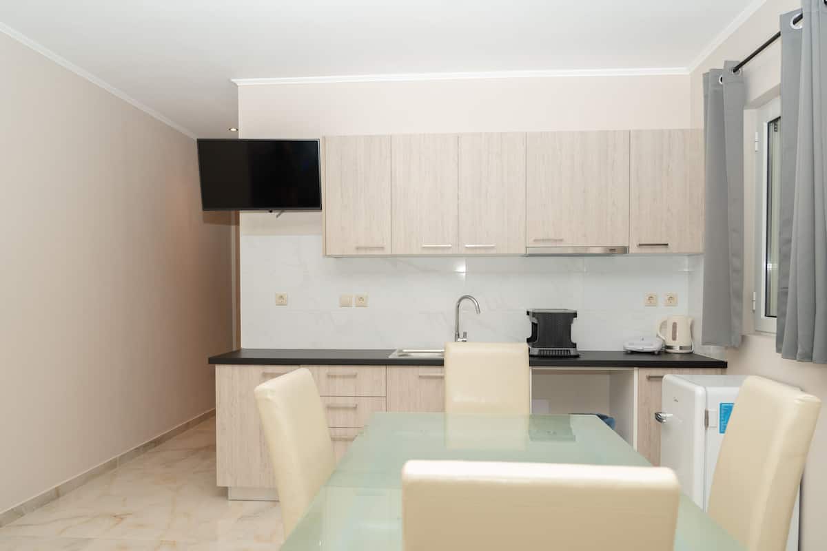 Family Apartment | Living area | 40-inch Smart TV with digital channels, TV