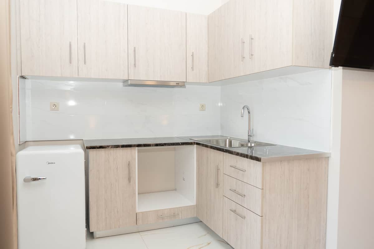 deluxe apartment | private kitchen | full-sized fridge, coffee/tea maker, electric kettle
