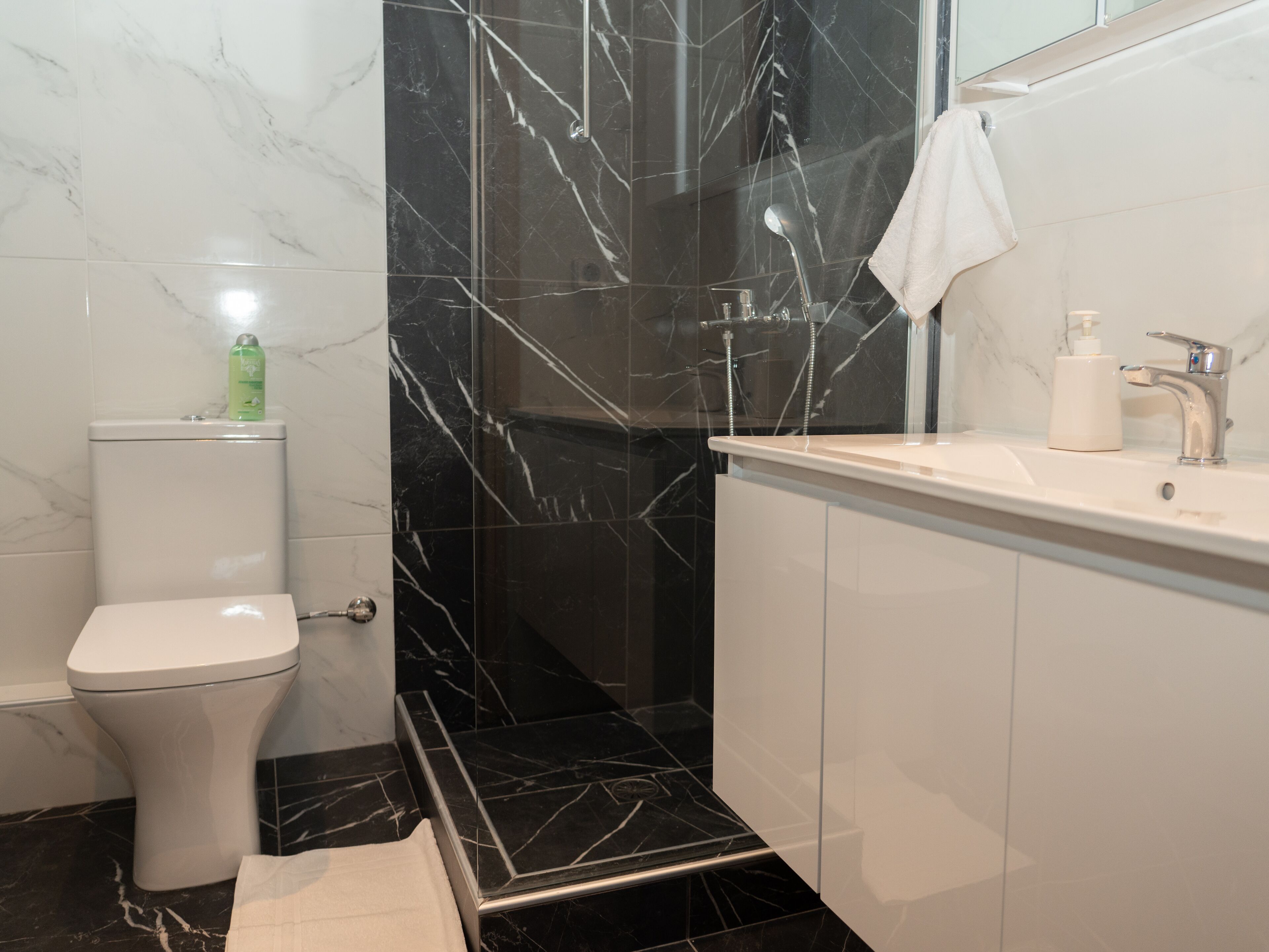 comfort apartment | bathroom | shower, hair dryer, towels, soap