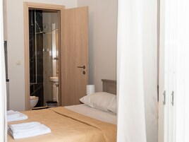 Business Apartment, 1 Double Bed, Non Smoking, Private Bathroom | Blackout drapes, soundproofing, iron/ironing board, free WiFi